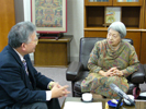 小島美子氏　吉川周平所長
